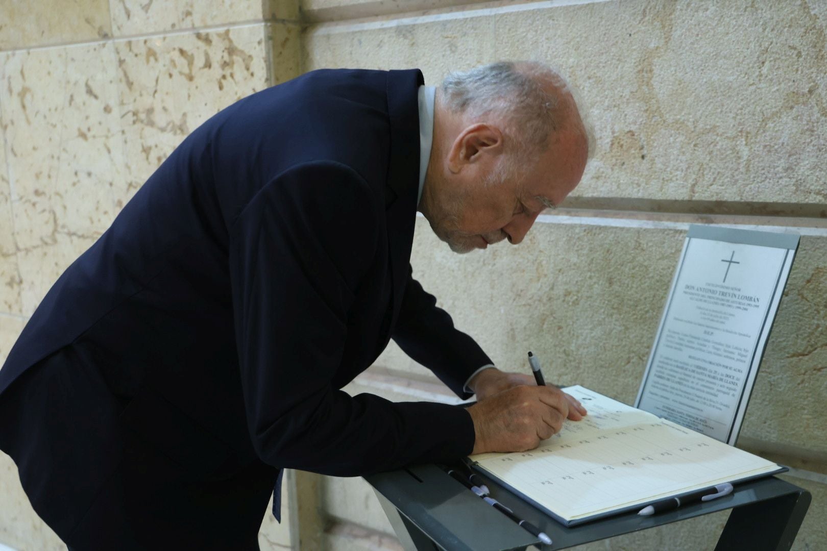 Asturias despide a Antonio Trevín