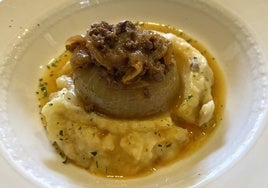 Cebolla rellena de caza.