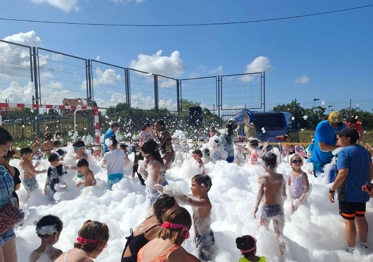 Granda hace boca para las sardinas tras bañarse en espuma