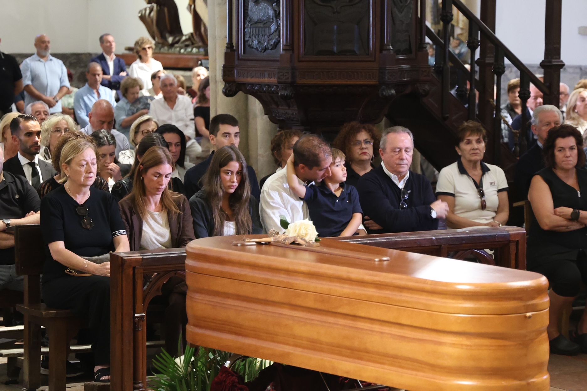 Emotivo adiós a Antonio Trevín en Llanes