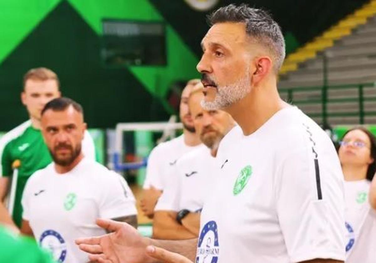 Rubén Garabaya, en su primer entrenamiento en Macedonia.