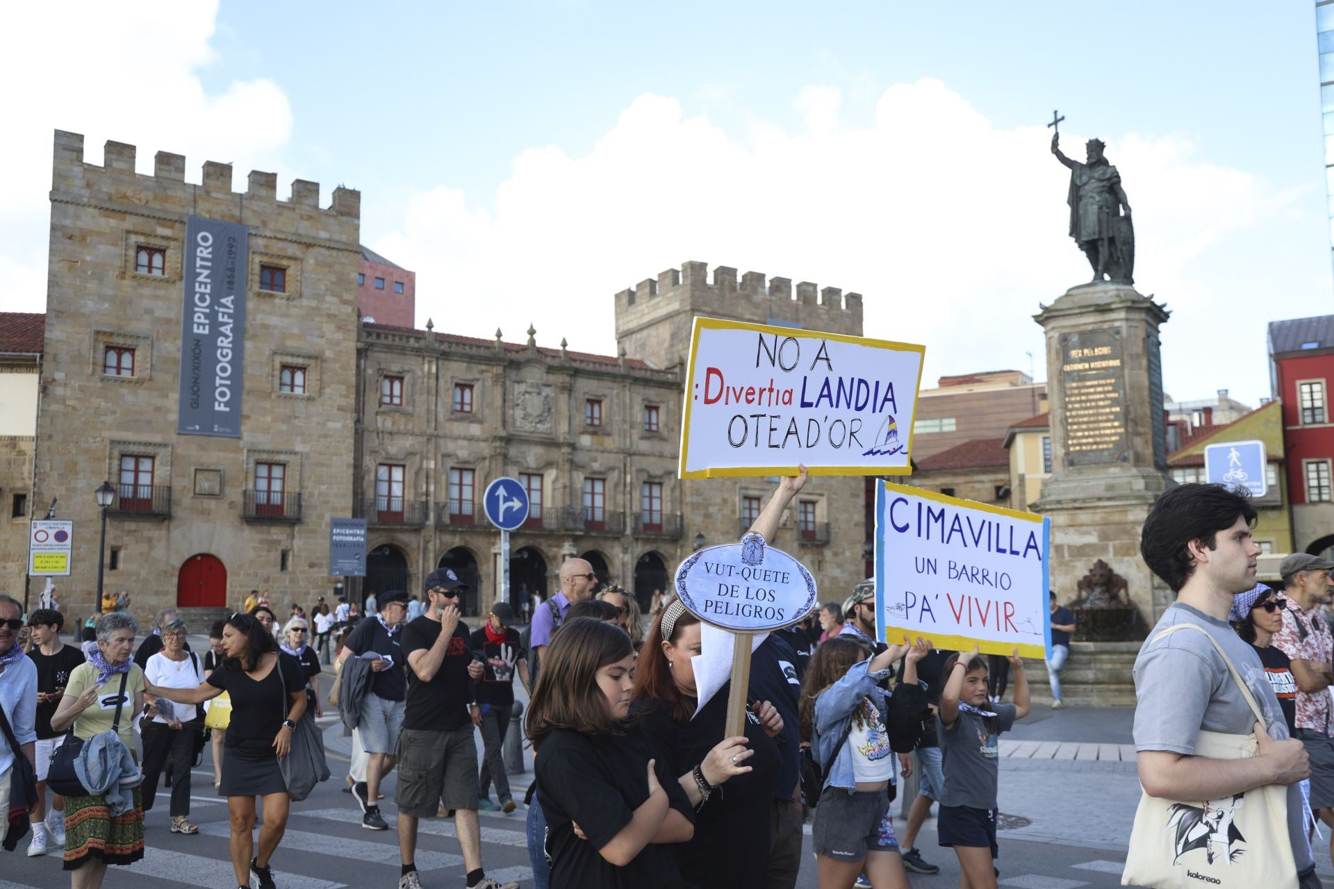 Cimavilla se moviliza contra el turismo masivo
