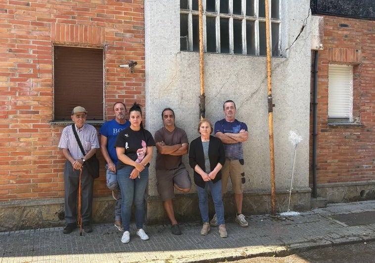 «Nos vemos en la calle pronto», claman los vecinos de una barriada de Siero