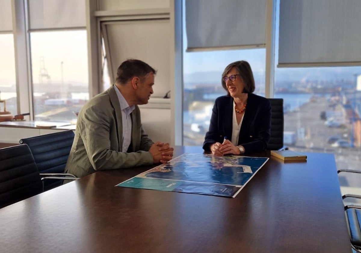 La presidenta de la Autoridad Portuaria de Gijón mantuvo un primer encuentro con el viceconsejero de Industria.