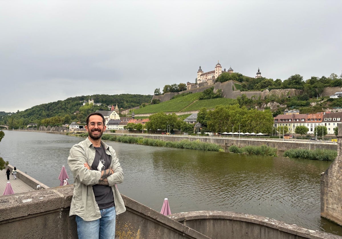 Antonio Valdés, en el puente antiguo de la ciudad de Wurzburgo.
