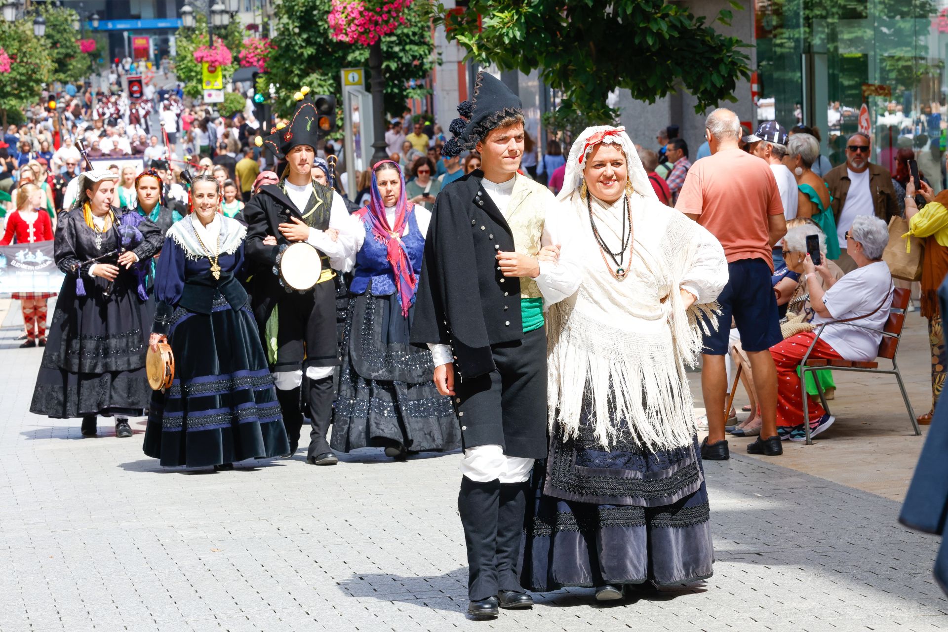 Música y color en el gran desfile celta de Avilés