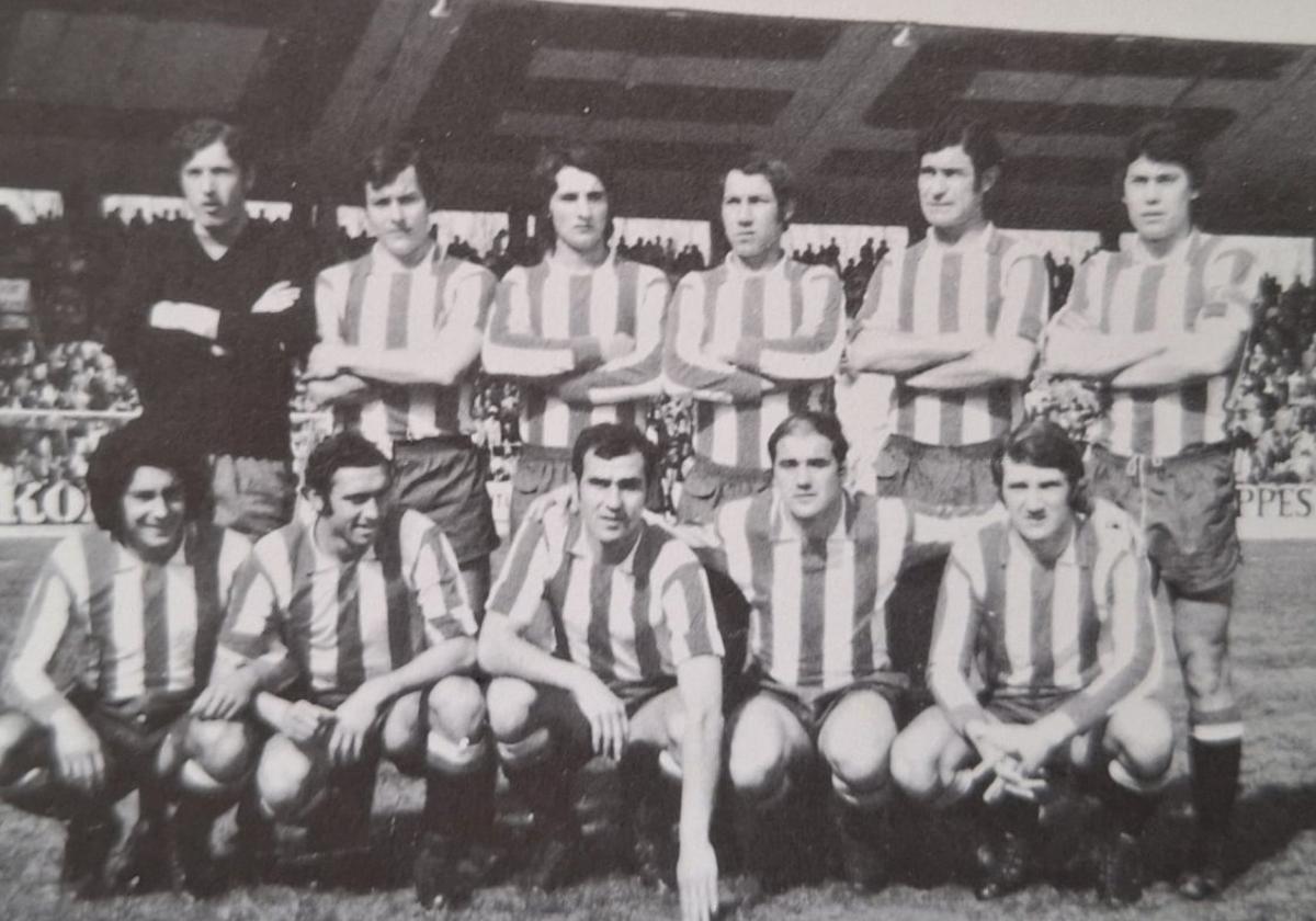 Sporting de Gijón en 1972. Arriba Castro, Paredes, Redondo, Panchulo, Pascual y José Manuel. Abajo: Megido, Quini, Fanjul, Valdés y Churruca.