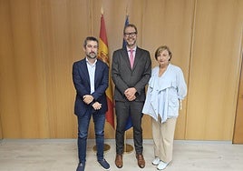 Manuel Campa, Jordi García Brustenga y Mariví Monteserín antes de la reunión.
