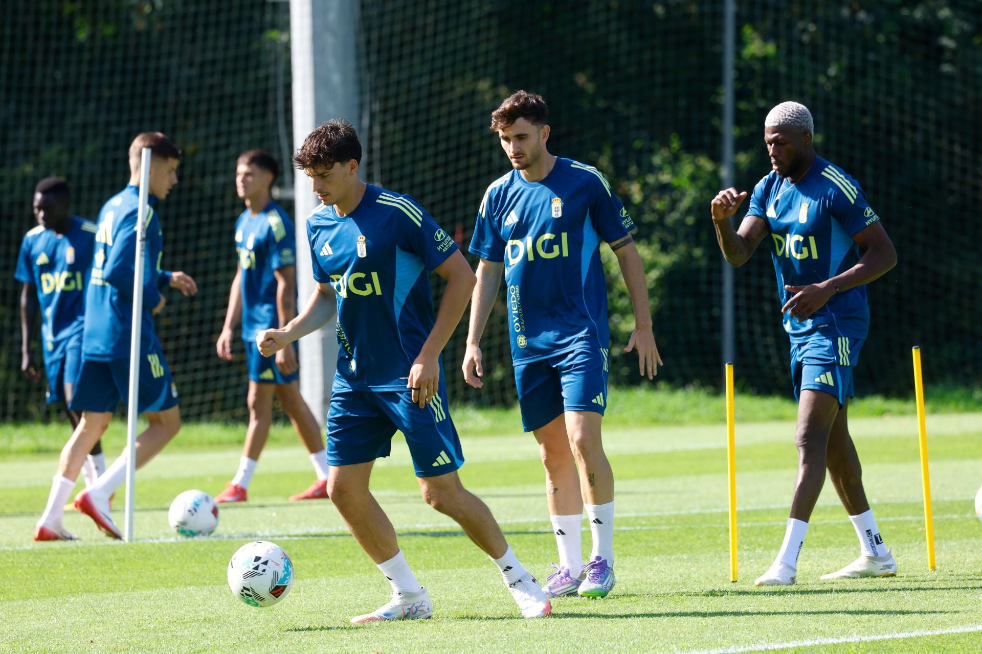 El Real Oviedo vuelve al trabajo en una semana con tres partidos