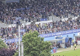 Vista exterior del Suárez Puerta repleto en la final del 'play off' de ascenso a Primera RFEF frente al Rayo Majadahonda.