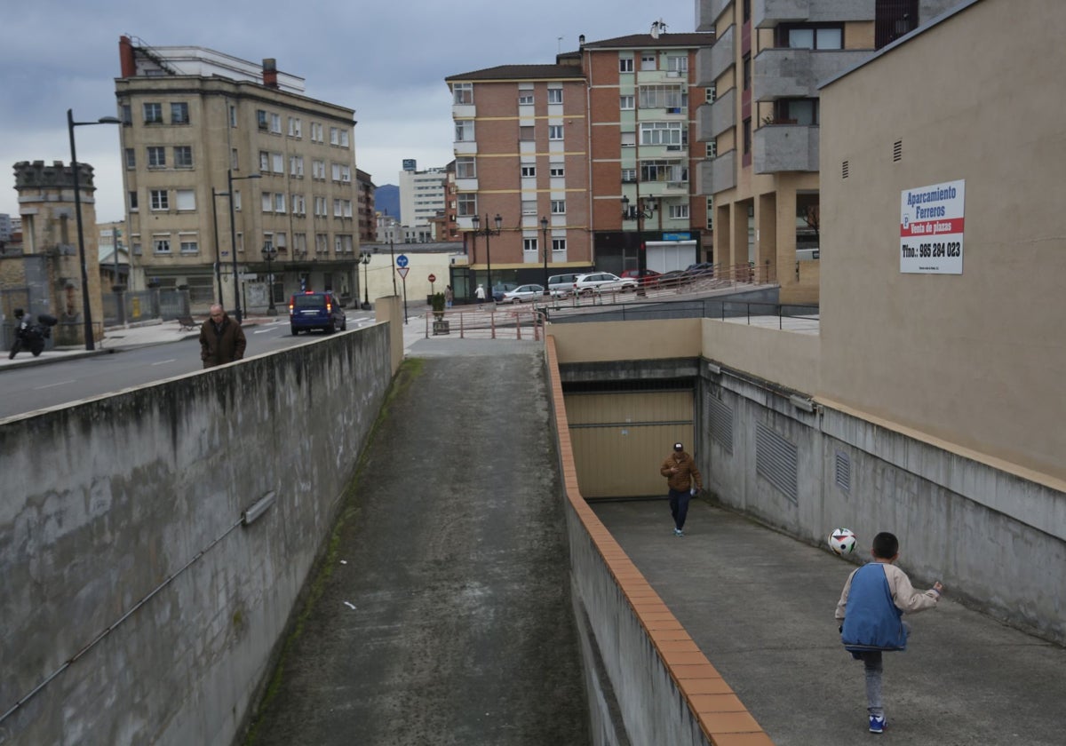 El aparcamiento de Ferreros, en Ciudad Naranco.