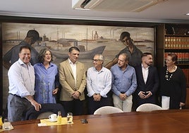 Félix Baragaño (vicepresidente de Femetal); María Jesús García (vicepresidenta); Juan Carlos Campo, viceconsejero de Industria; Antonio Fernandez-Escandón, presidente de Femetal; Fernando Alonso (vicepresidente); José Antonio Menéndez (vicepresidente) y María Pérez Medina, secretaria general de la patronal sectorial.