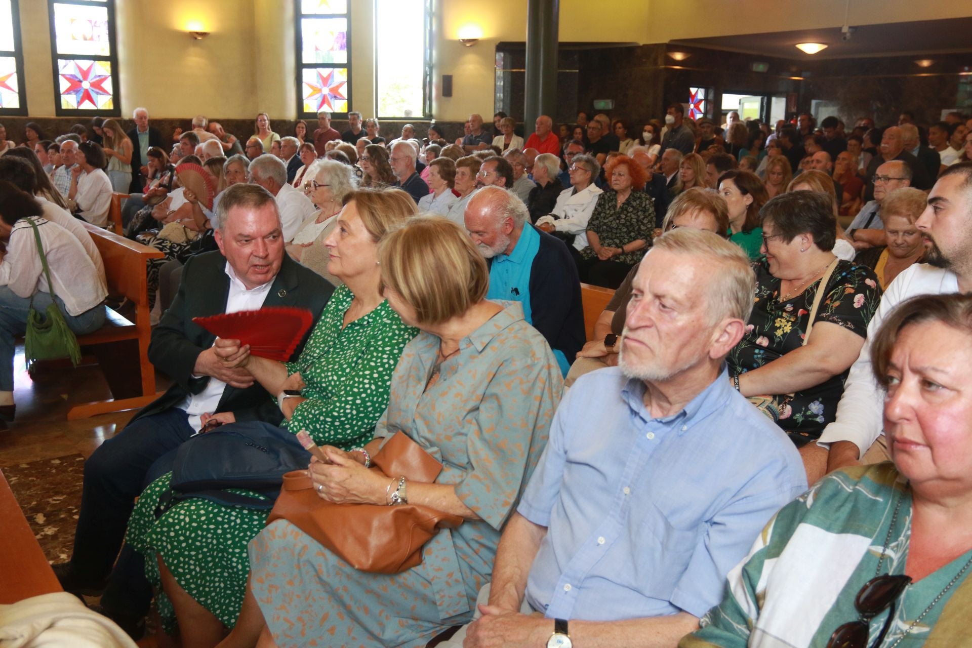 Asturias se entrega en un multitudinario adiós a Xuan Bello