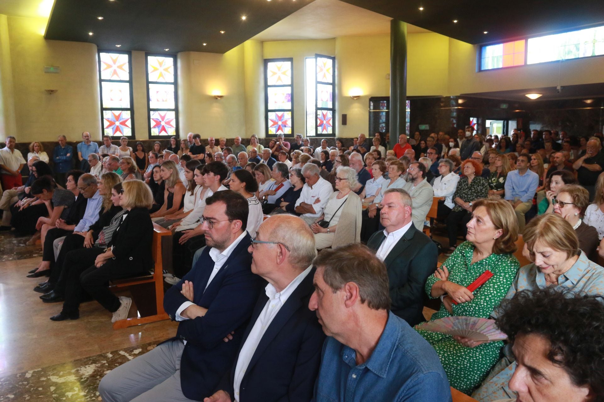 Asturias se entrega en un multitudinario adiós a Xuan Bello