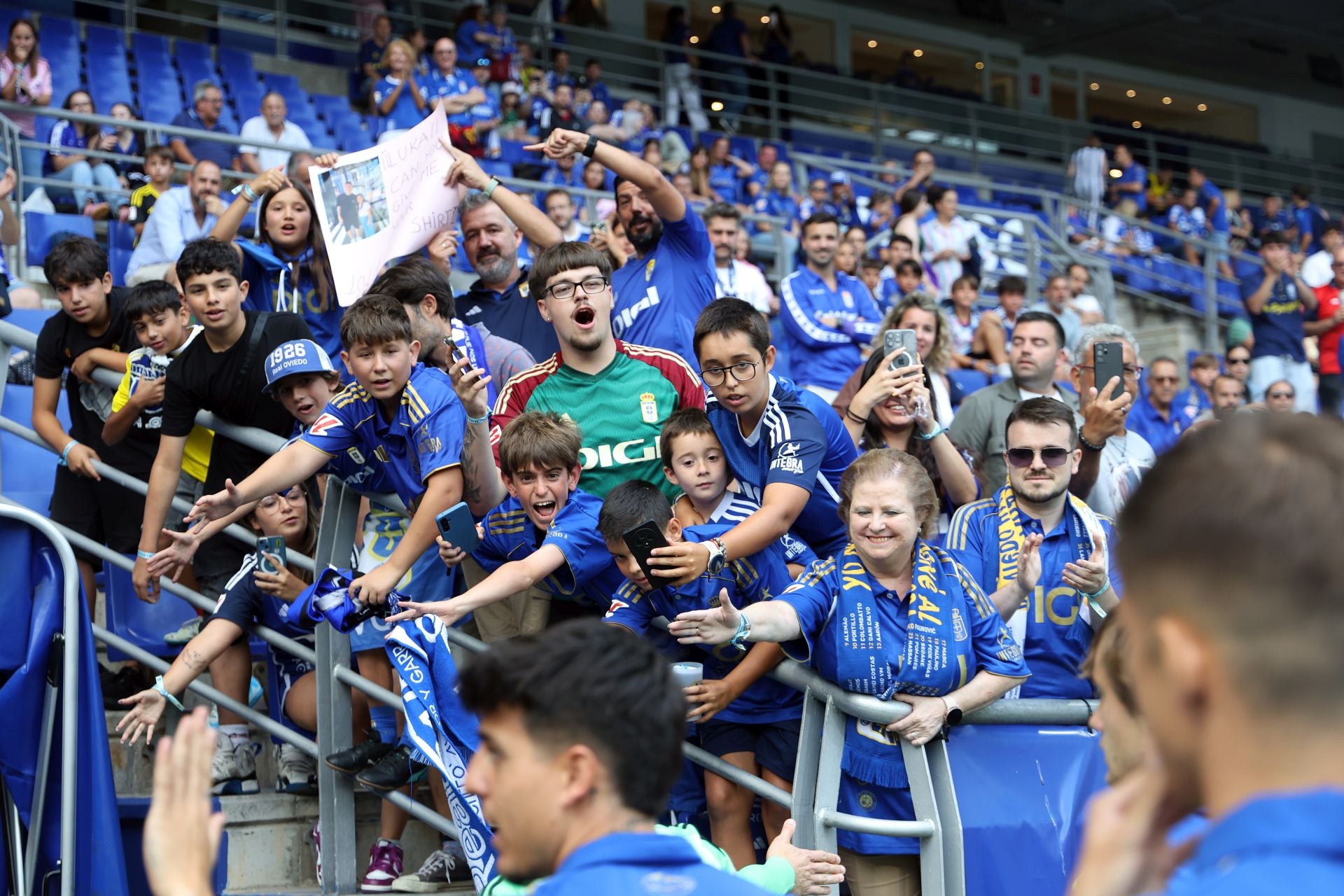 El oviedismo se entrega al Garra Real Fest