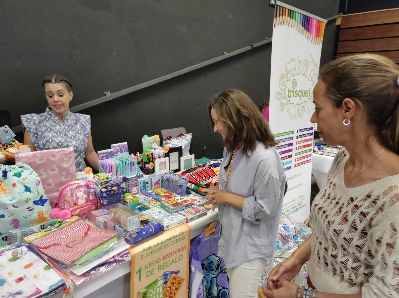 El festival se lleva a cabo en el entorno de El Llar con puestos y talleres.