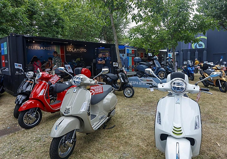 Las vespas son una de las novedades de esta edición por su estilo clásico, elegante y para todas las edades.