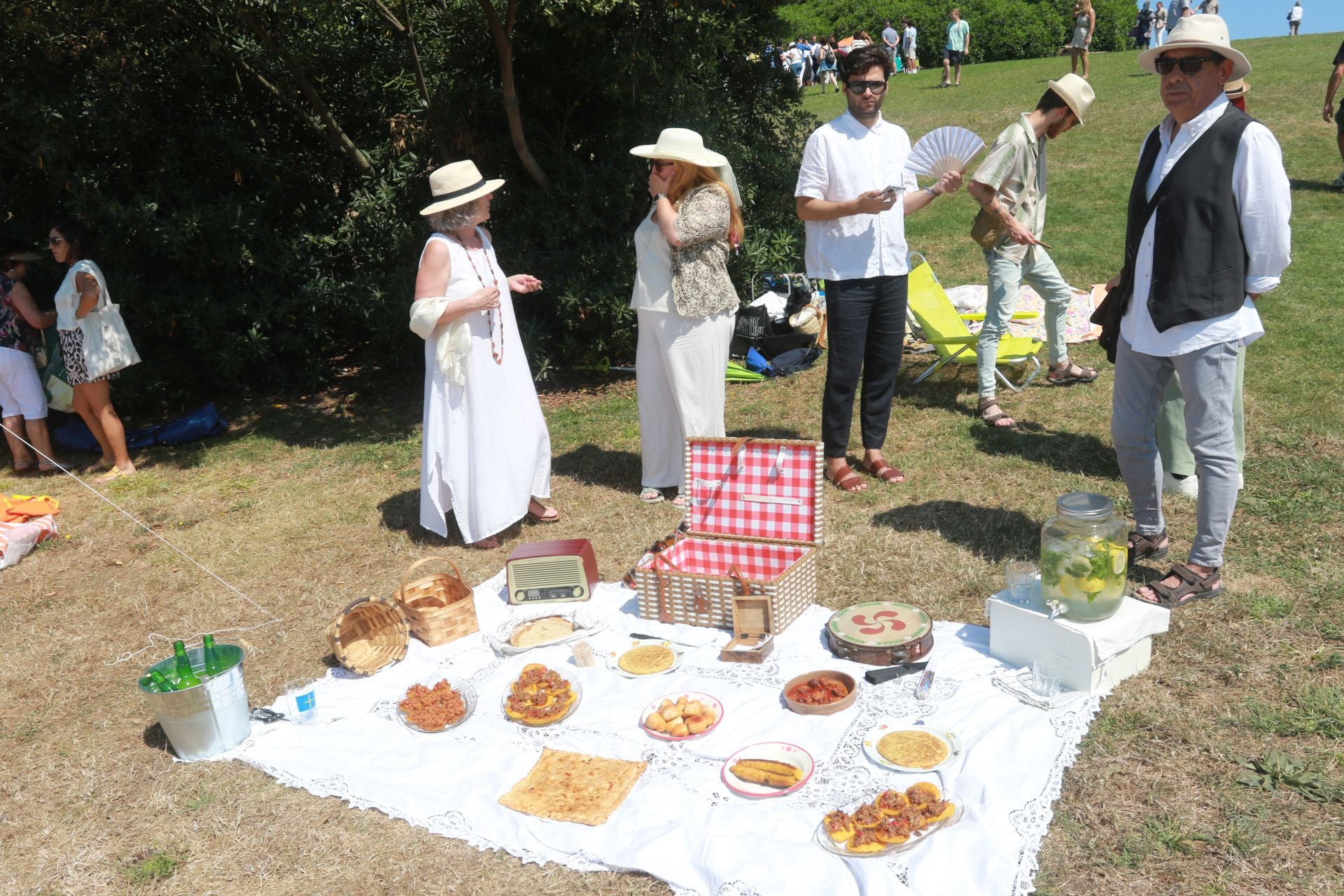Juegos tradicionales y desfile por el Día de Asturias en Gijón