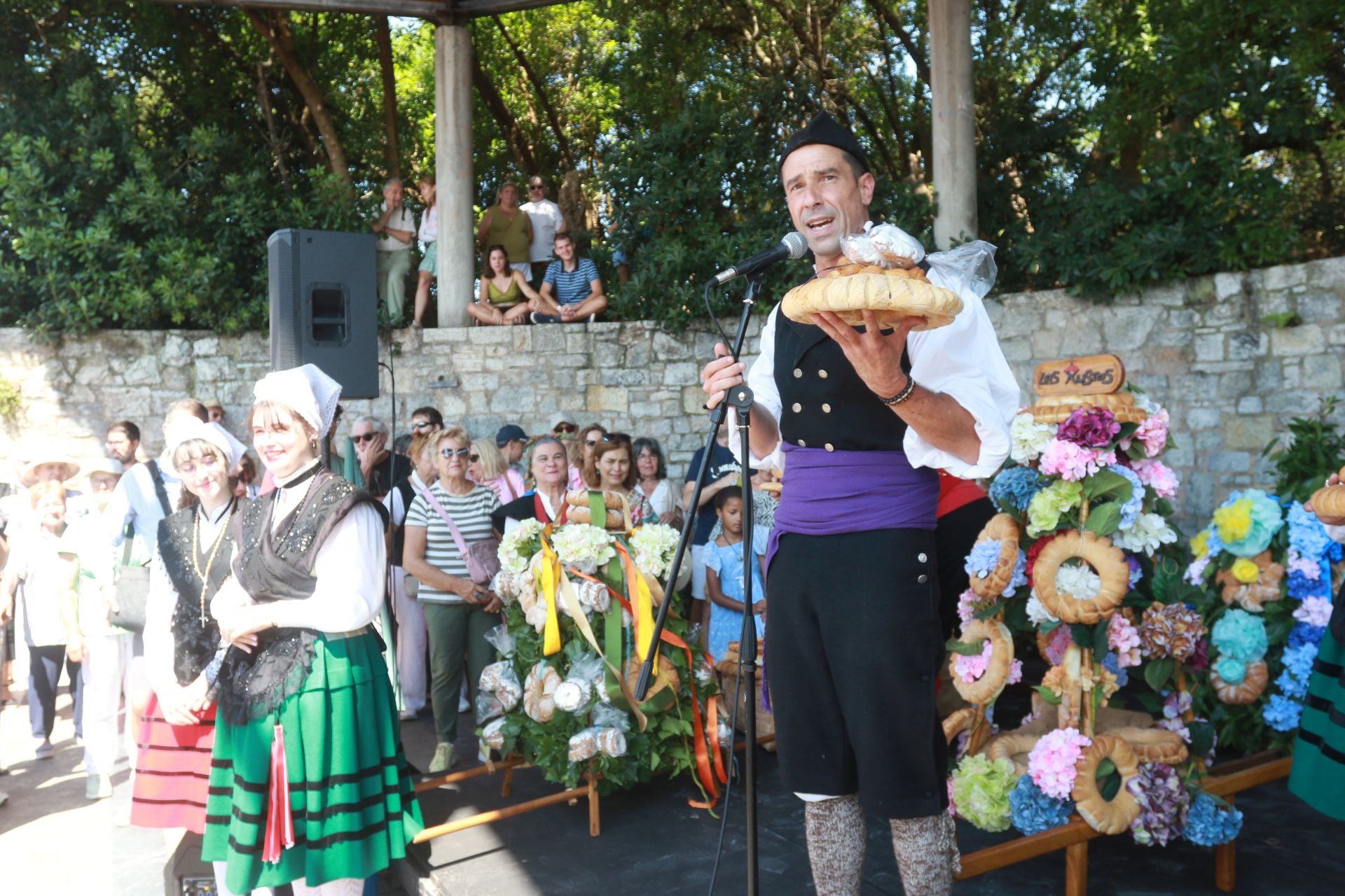 Juegos tradicionales y desfile por el Día de Asturias en Gijón