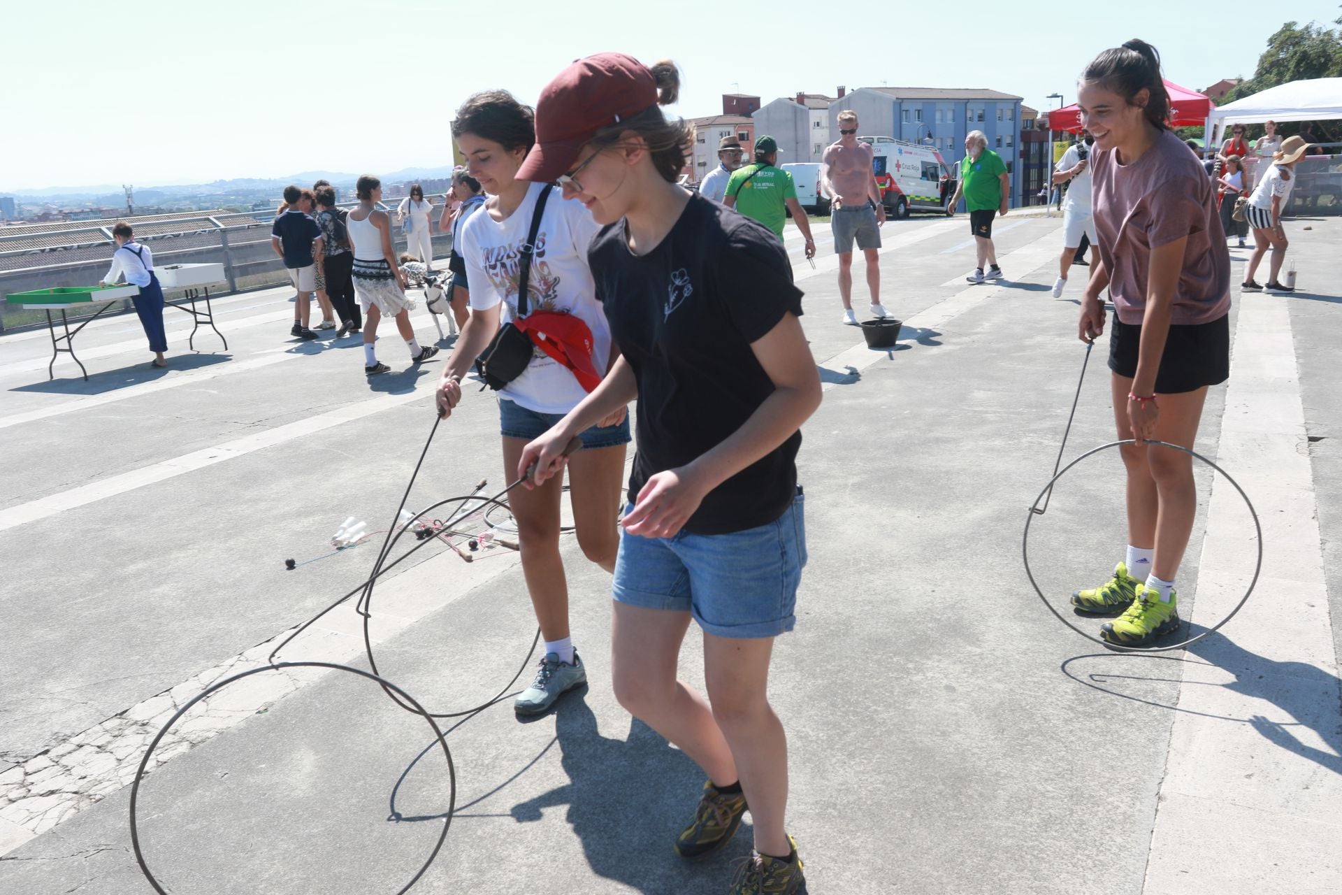 Juegos tradicionales y desfile por el Día de Asturias en Gijón