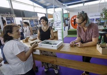Villaviciosa pone el azabache a prueba contra imitaciones en la Feria de Muestras