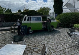 Gastroneta con terraza instalada en el Jardín Botánico durante el mes de agosto.