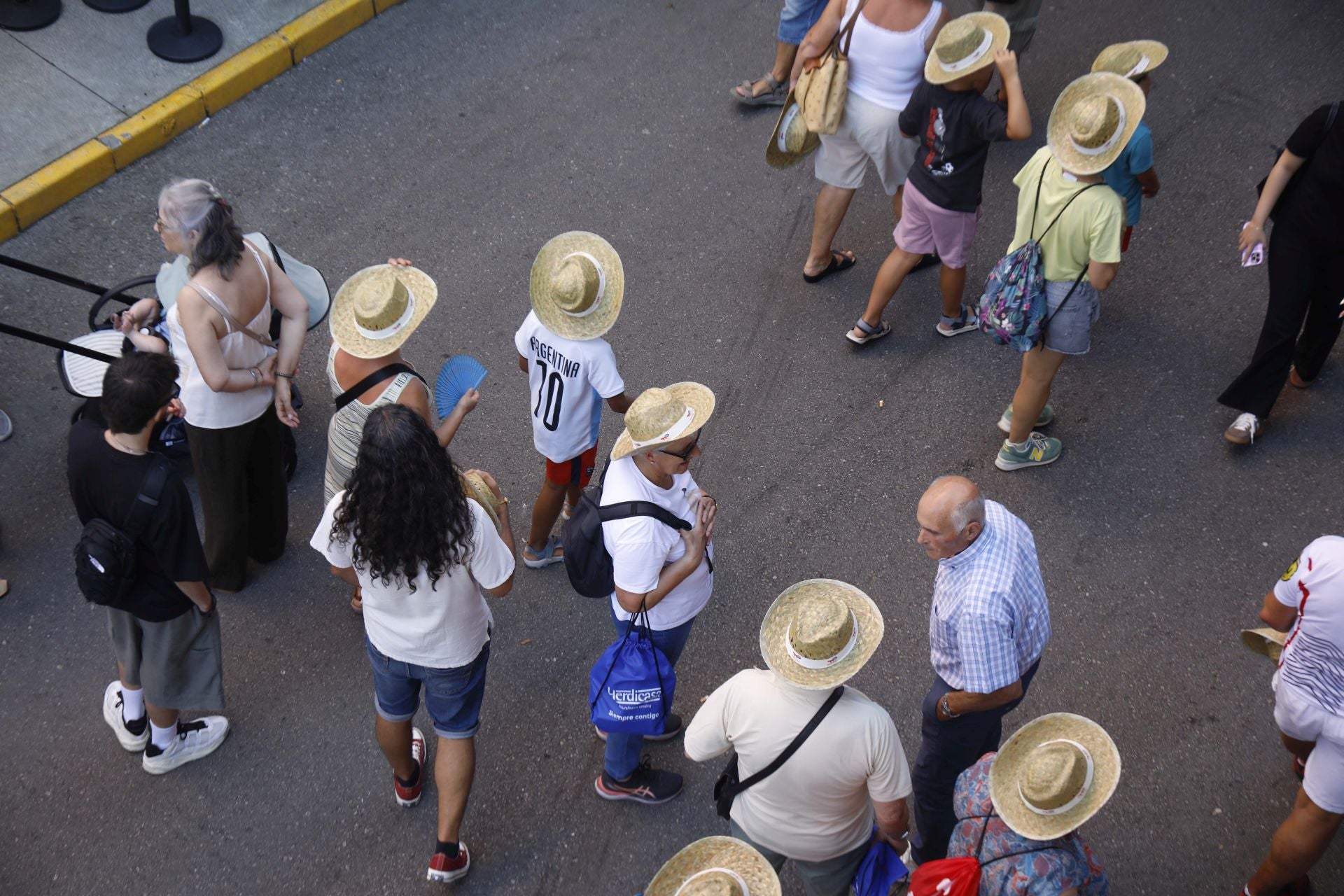 Las playas, los helados y las piscinas alivian la ola de calor en Asturias