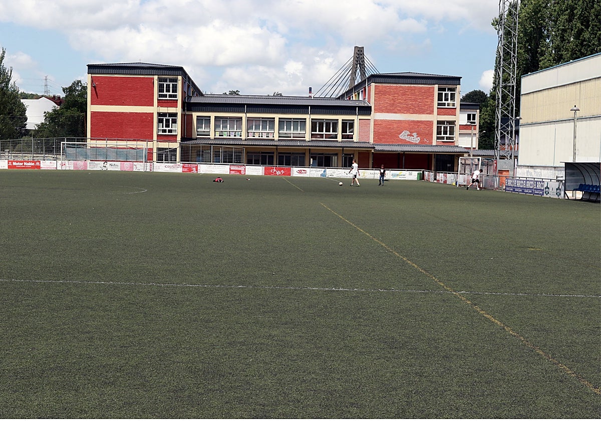 Las instalaciones deportivas de Los Llerones, con el polideportivo a la derecha de la imagen.