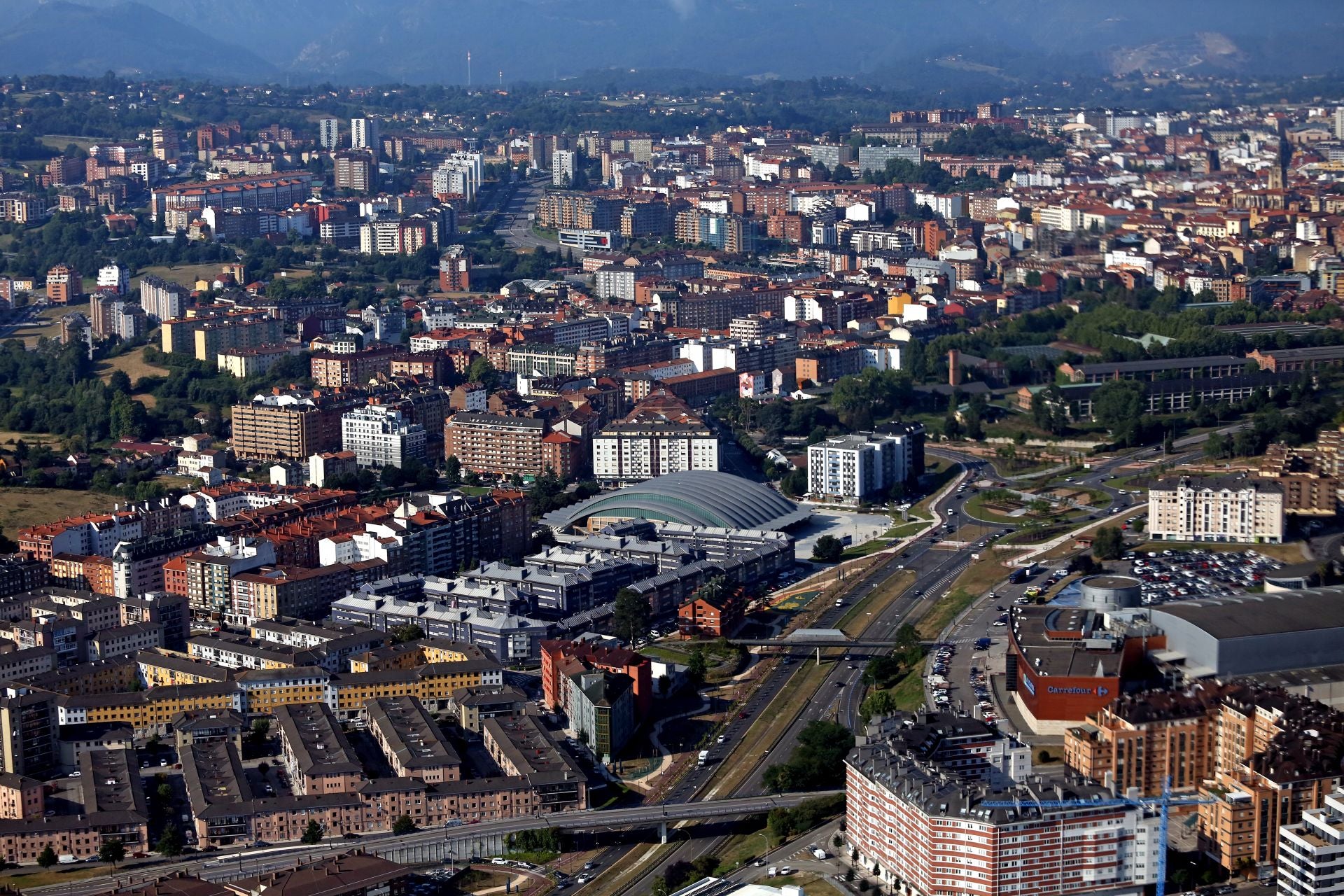 Así se ve Oviedo desde el helicóptero de la Policía Nacional