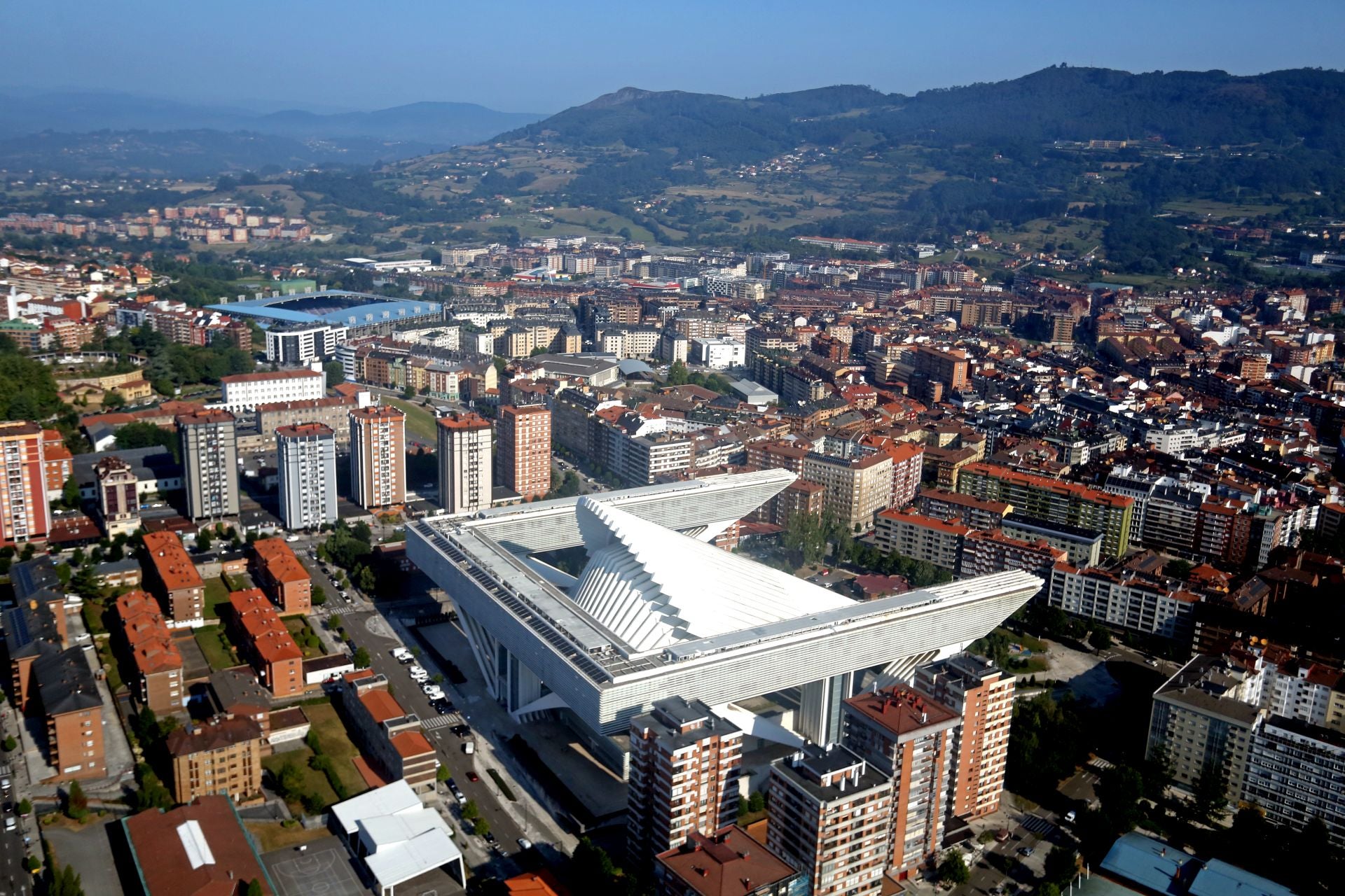 Así se ve Oviedo desde el helicóptero de la Policía Nacional