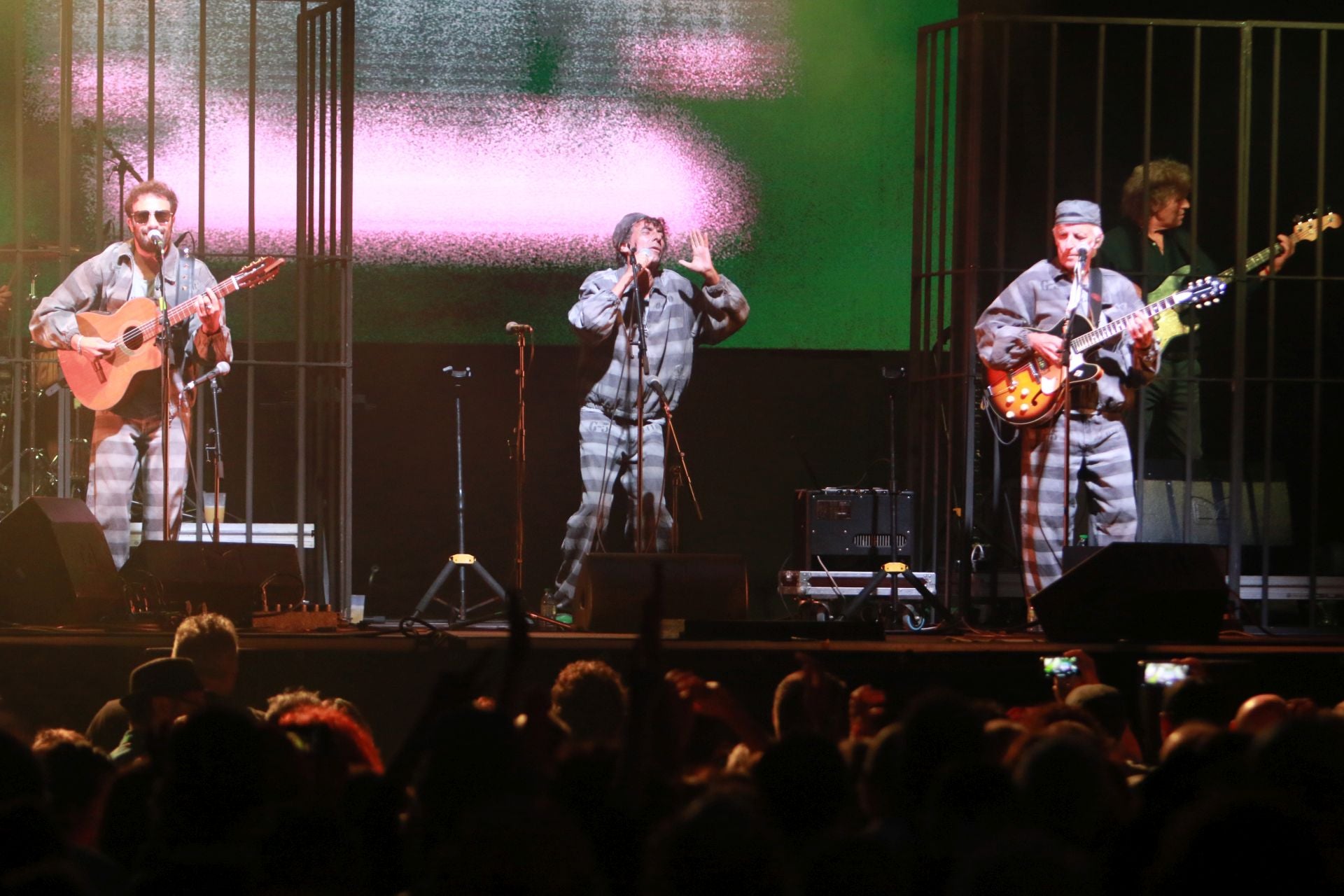 Semana Grande en Gijón: Kiko Veneno prende la mecha a una plaza Mayor abarrotada