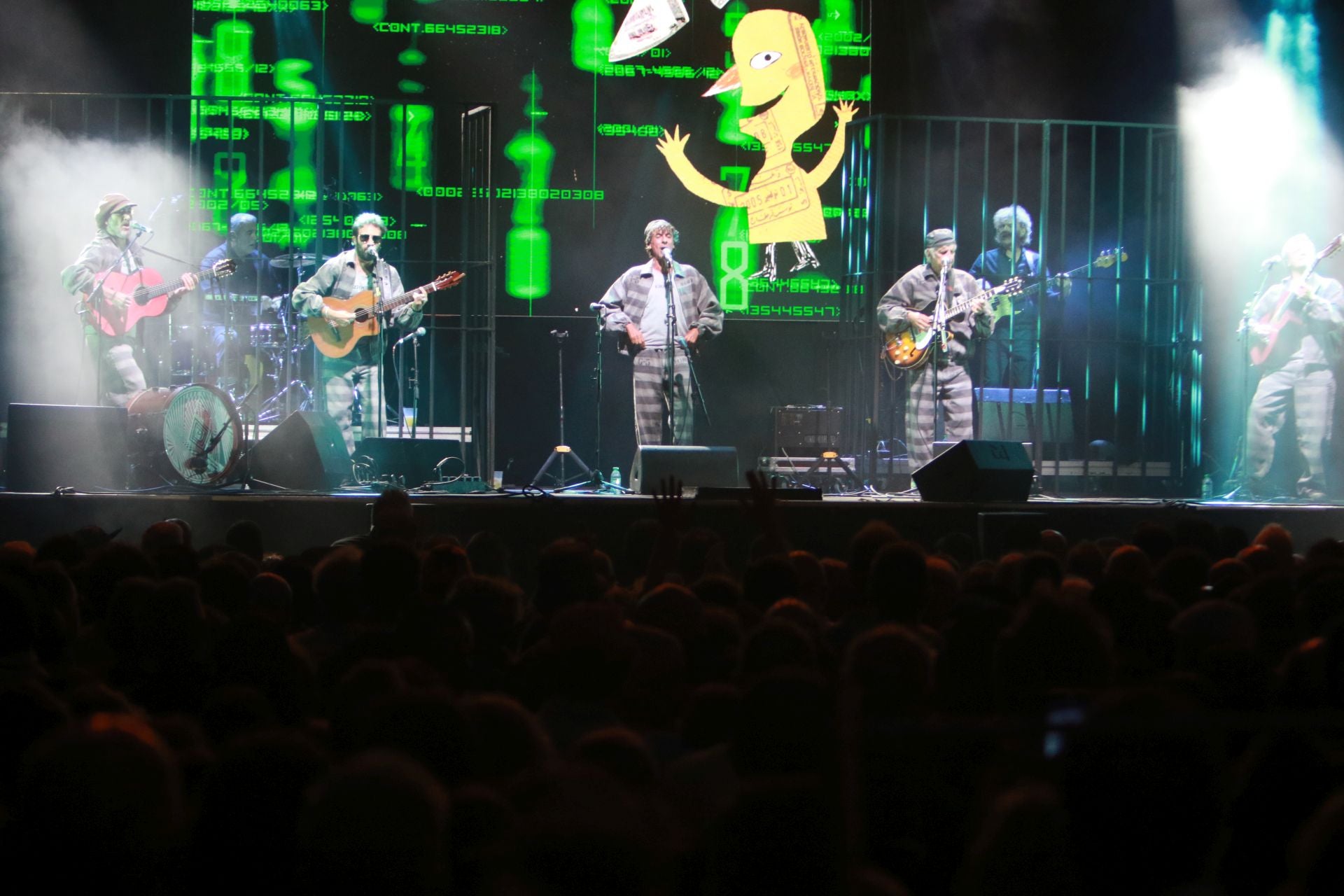 Semana Grande en Gijón: Kiko Veneno prende la mecha a una plaza Mayor abarrotada