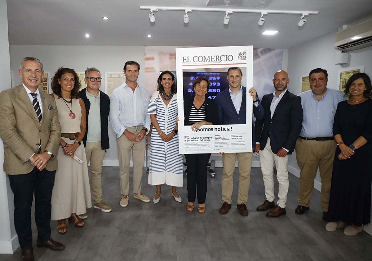 Moriyón y Pumares posan en el 'photocall' de EL COMERCIO, junto a los concejales de Foro en Gijón y el vicepresidente de la Cámara, Pedro López Ferrer