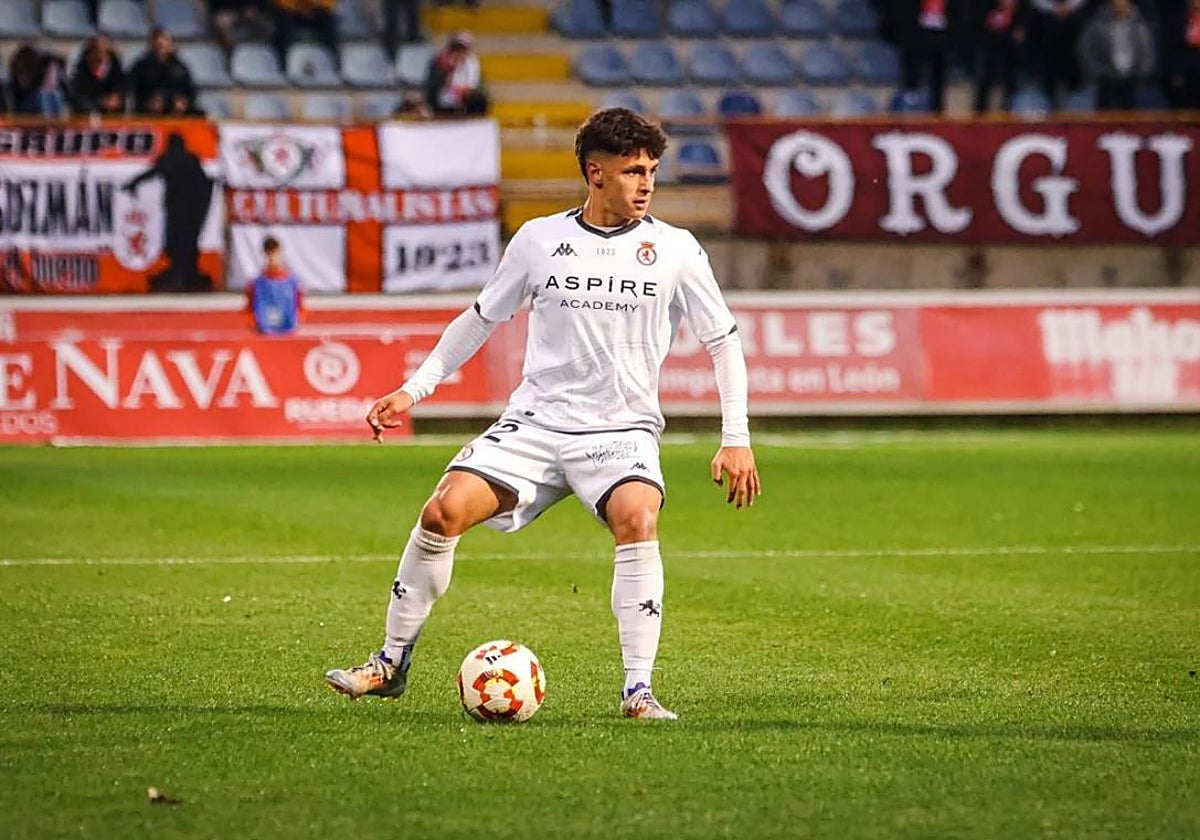 Guzmán Ortega, lateral derecho de la Cultural Leonesa.