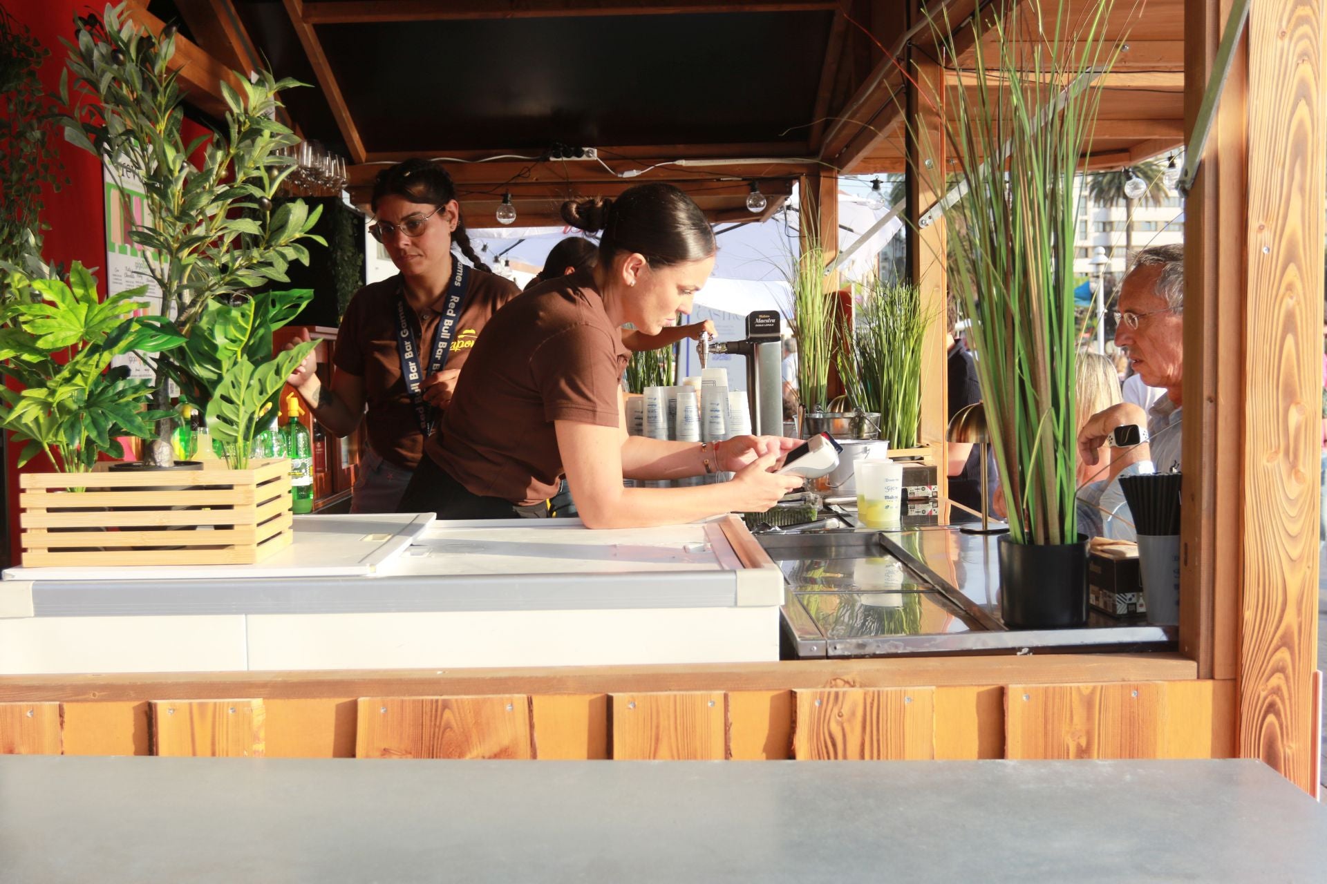El Paseo Gastro de Gijón arranca con sus terrazas de Begoña y Cimavilla a tope