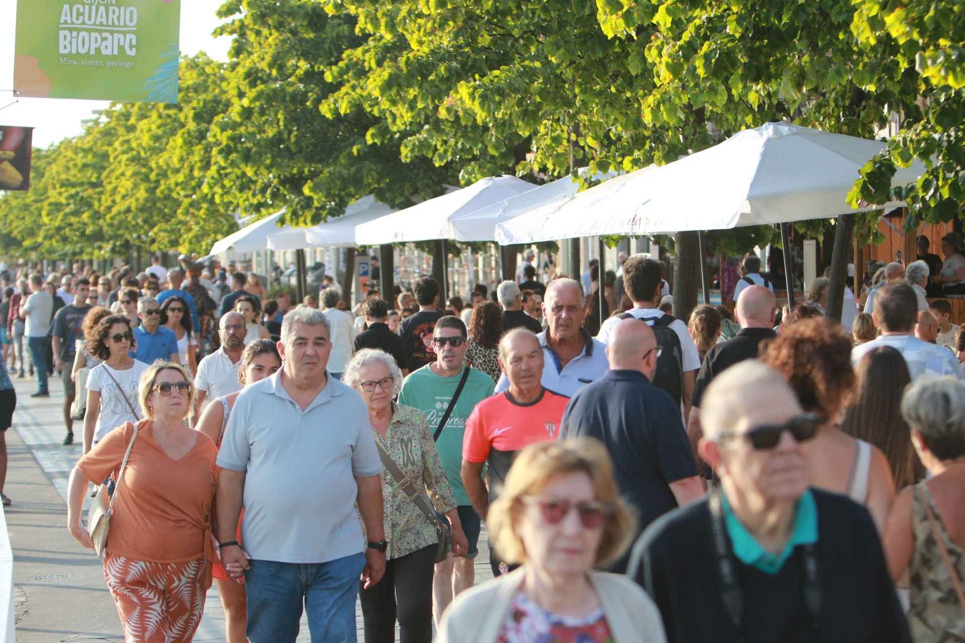 El Paseo Gastro de Gijón arranca con sus terrazas de Begoña y Cimavilla a tope