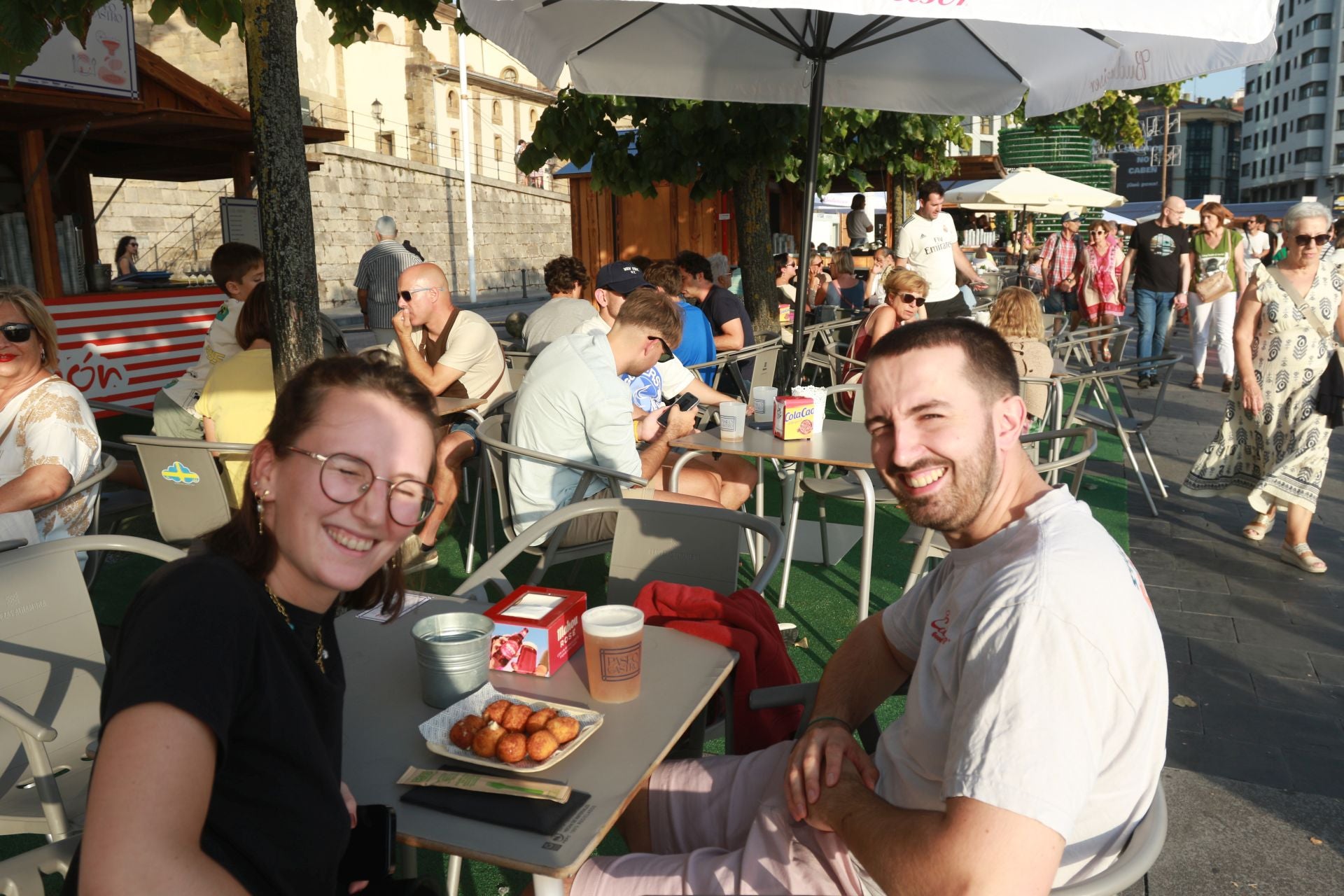 El Paseo Gastro de Gijón arranca con sus terrazas de Begoña y Cimavilla a tope