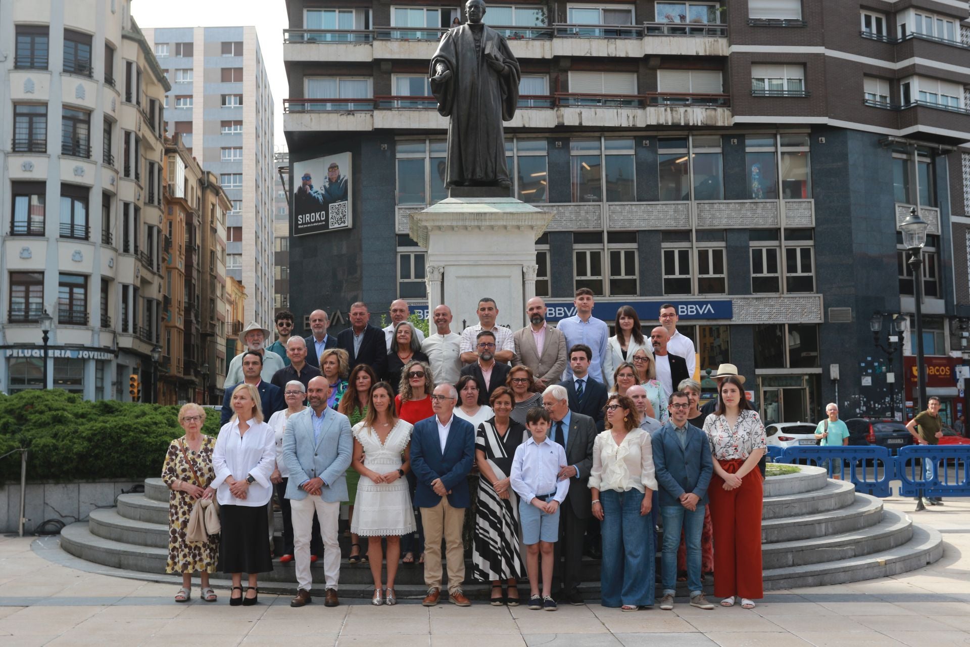 Así ha sido la ofrenda floral a Jovellanos en Gijón