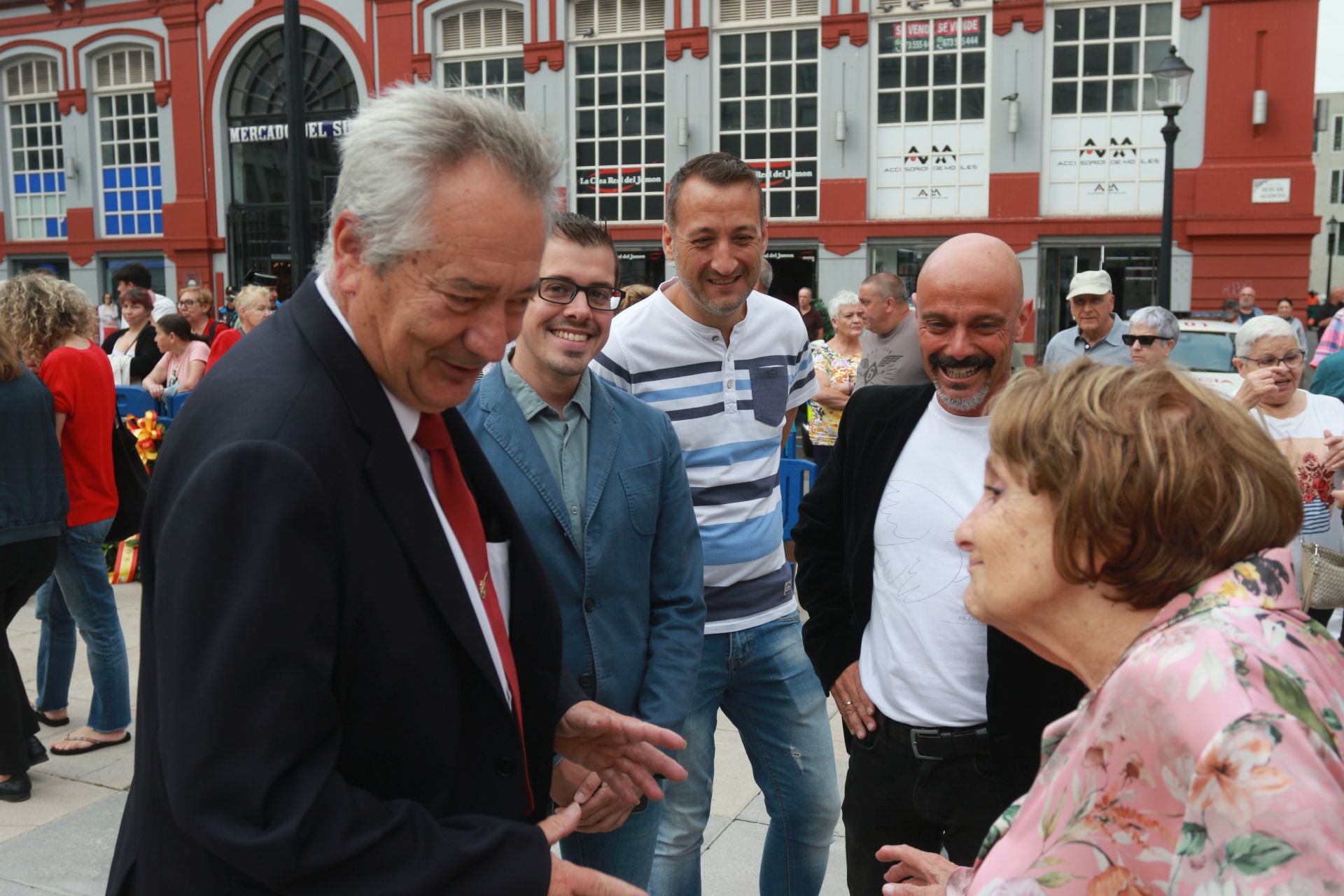 Así ha sido la ofrenda floral a Jovellanos en Gijón
