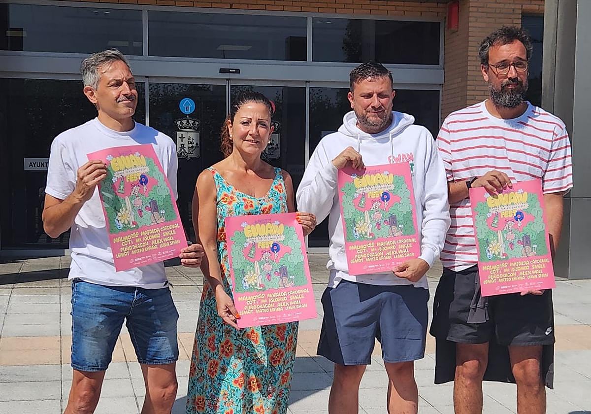 Roberto Zama, la edil Marian Carbajal, Pepe Reina y David Reche.