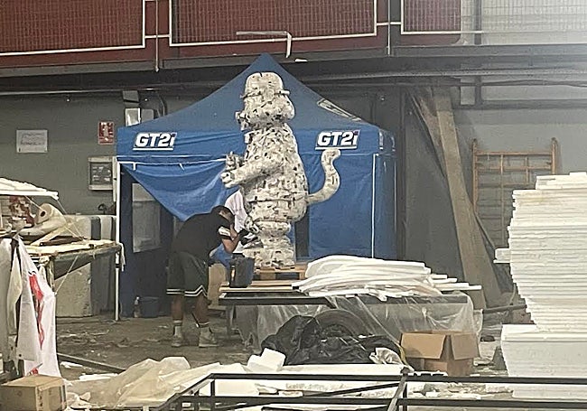 Los romeros acuden al recinto ferial en sus horas libres.