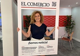 Mina Longo, pregonera de la Semana Grande, en el estand de EL COMERCIO en la Fidma.