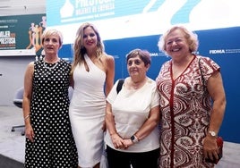 La presidenta de Mujeres de Empresa, Elvira Pérez, junto con Raquel Baeza, Teté Costales y Rosa Menéndez.