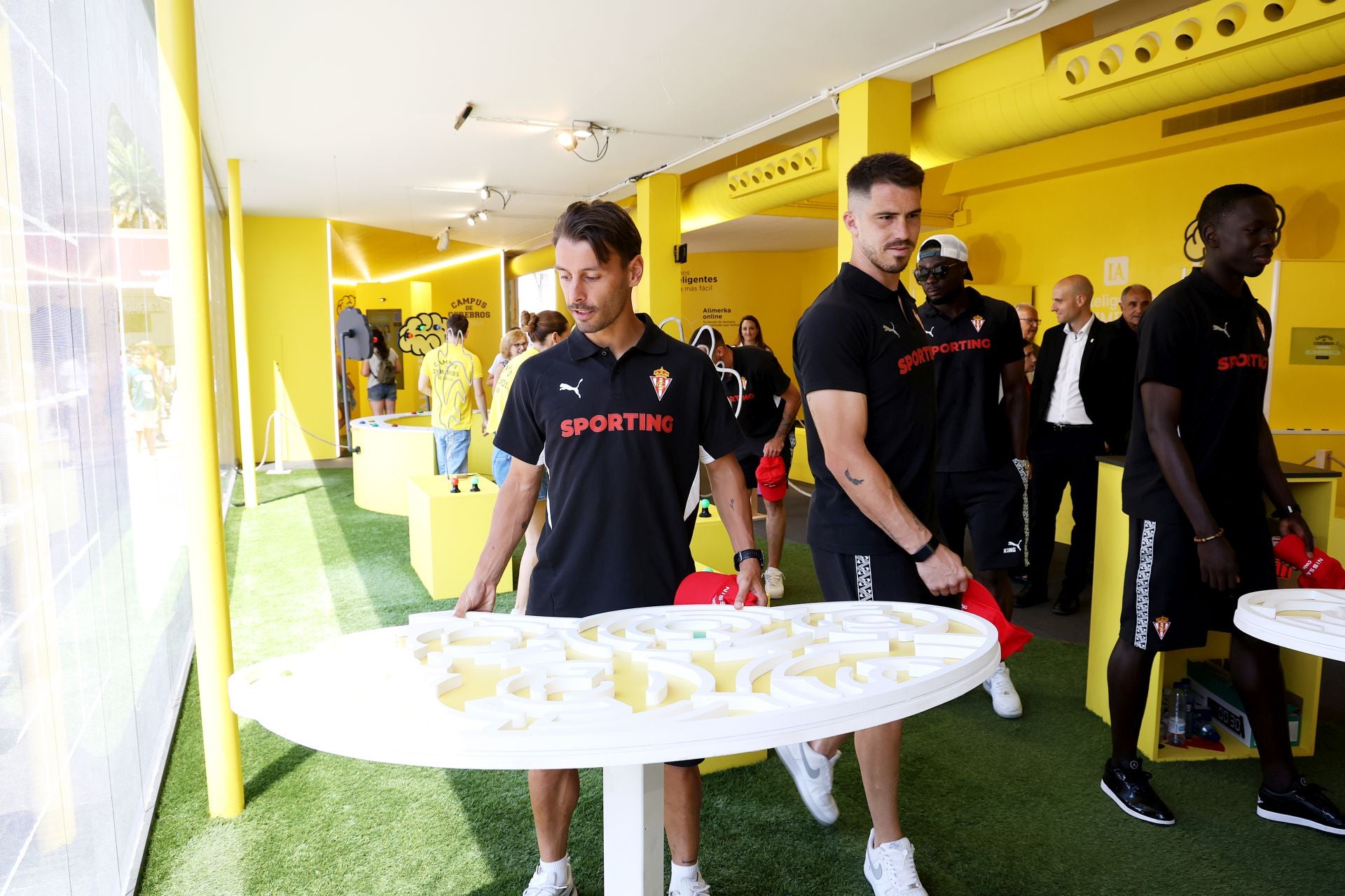 El Sporting de Gijón disfruta de la Feria de Muestras de Asturias