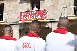 Llaranes inicia sus fiestas con el pregón y mucha espuma