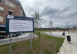 La ampliación de la plaza de Europa, con el cartel que anuncia la inversión de la segunda fase ya culminada.