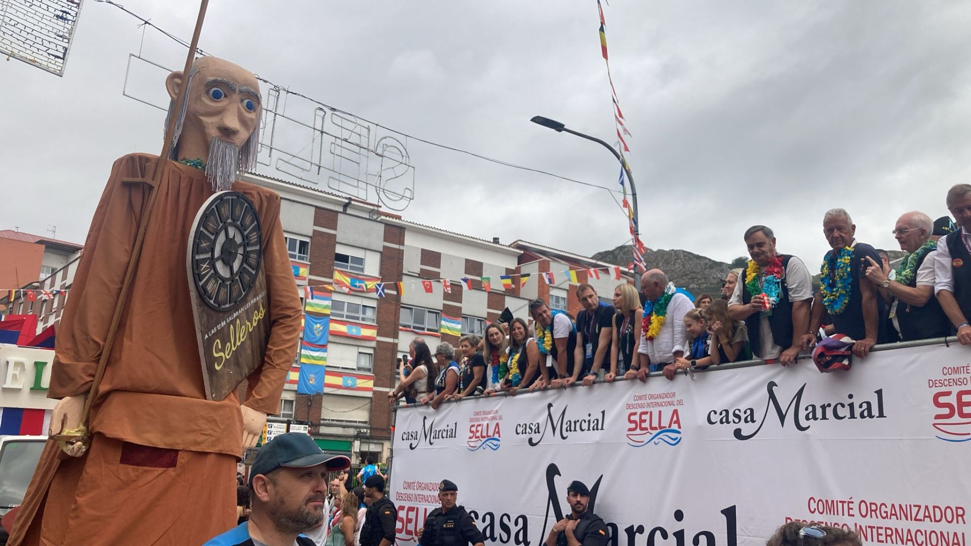 Así fue el desfile del Descenso del Sella 2025. ¡Búscate en las fotos!