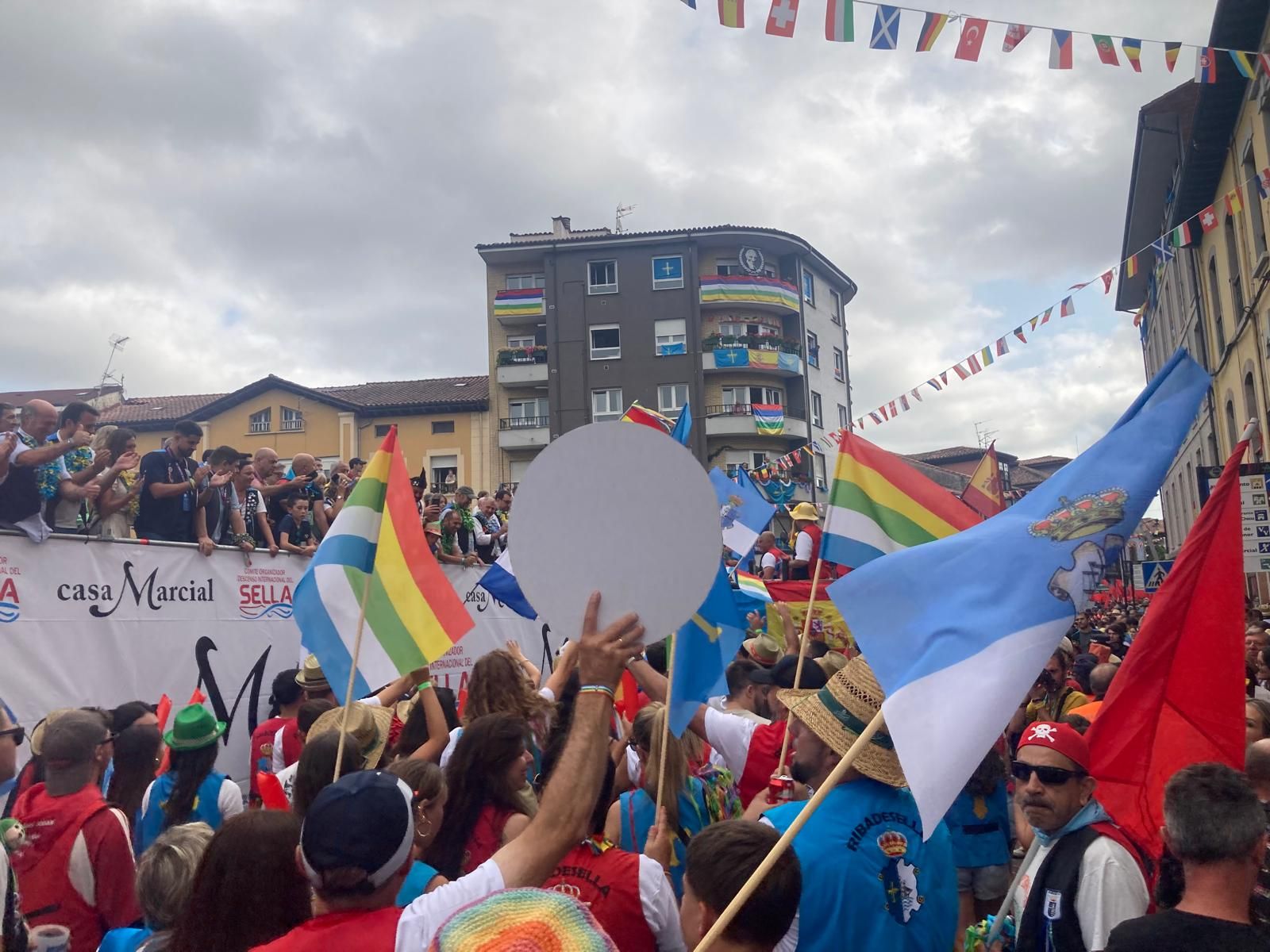 Así fue el desfile del Descenso del Sella 2025. ¡Búscate en las fotos!