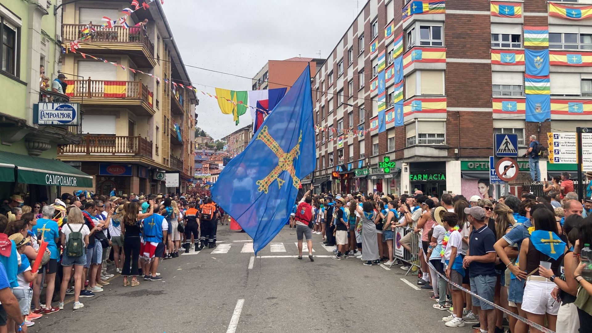 Así fue el desfile del Descenso del Sella 2025. ¡Búscate en las fotos!