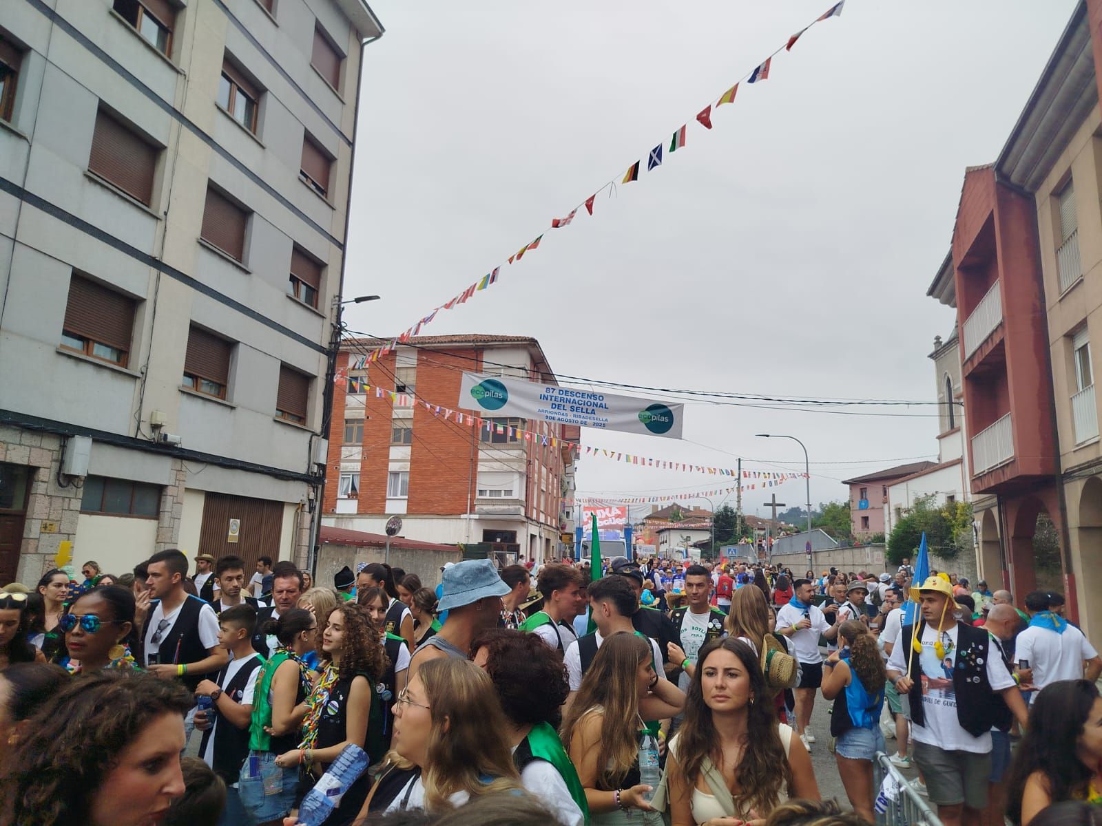 Así fue el desfile del Descenso del Sella 2025. ¡Búscate en las fotos!